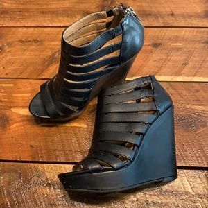 Chinese Laundry Wedges